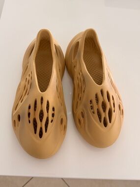 Yeezy Foam Runner in Tan